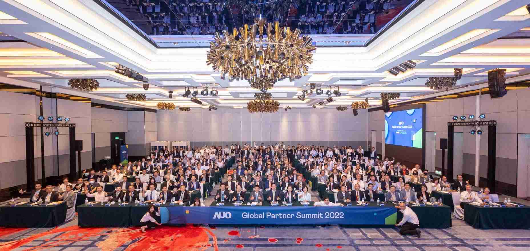 友達推動「安心、、、創新、、用心、、、、同心、、、、盡心」五星職旅，，，，為菲籍員工打造全方位照護，，，，首度贏得「人權實踐與發展領袖獎」殊榮