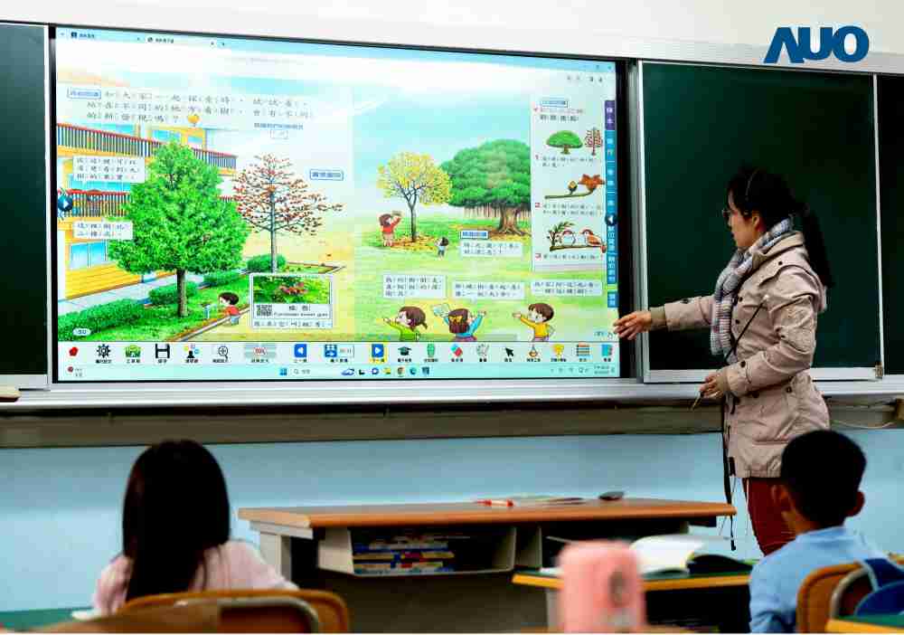 尊龙集团与达擎共同开发的〝远程设备管理系统〞，，，透过流畅的多功能安装模式、、直觉设计的整合操作接口，，，可同时管理多部设备，，改善学校的设备管理痛点