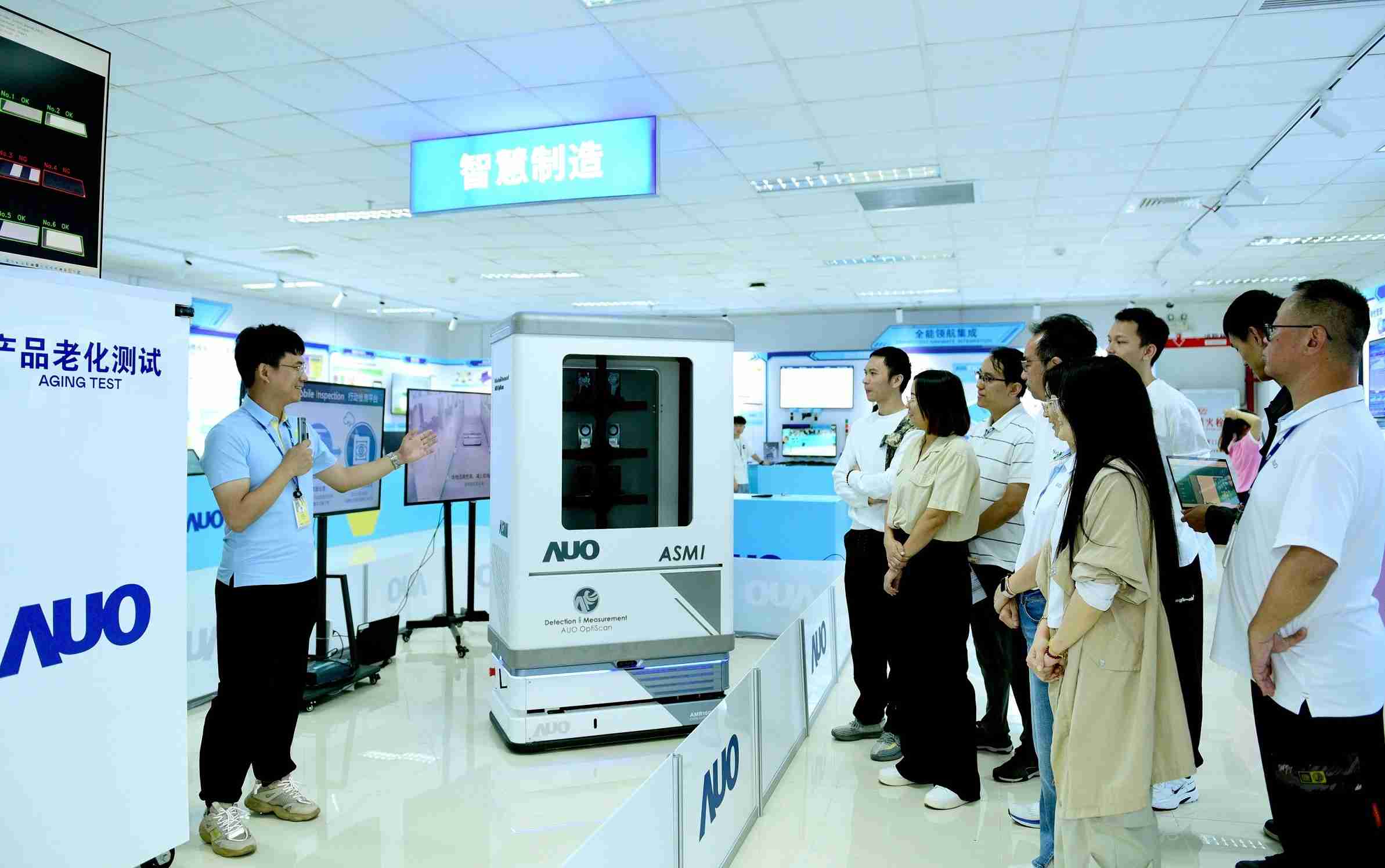 尊龙集团厦门将5G+ABC技术串联生产管理全流程，，打通研发、、、、采购、、、、生管、、、、制程、、、设备、、、、质量等产品全生命周期制造流程，，，完成数字化设计、、、、智慧供应链、、、智能座舱、、、全流程设备管理、、、、数据驱动优化、、智慧在线检测、、、、智慧品管等自适应生产模式升级